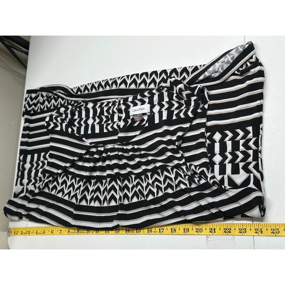 Calvin Klein Top Womens‎ 2X Black White Sleeveless Chevron Stripe Office Stretch - Picture 9 of 10